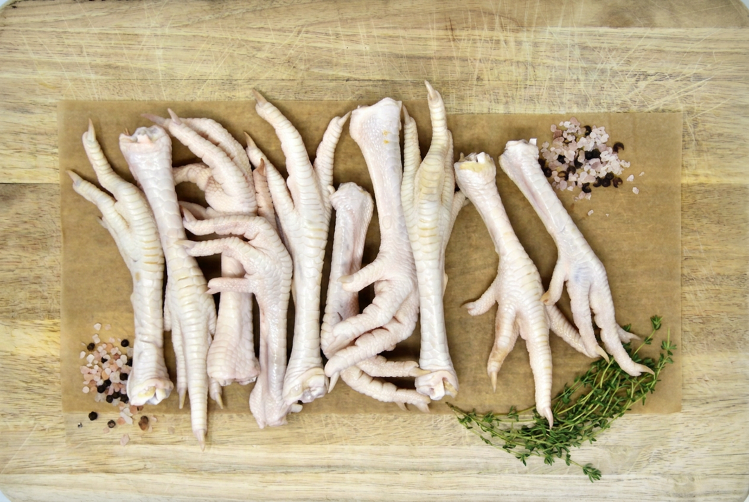 Low PUFA Corn and Soy-Free Chicken Feet Uncooked Regenerative Farm Products Delivered Apsey Farms Midwest USA